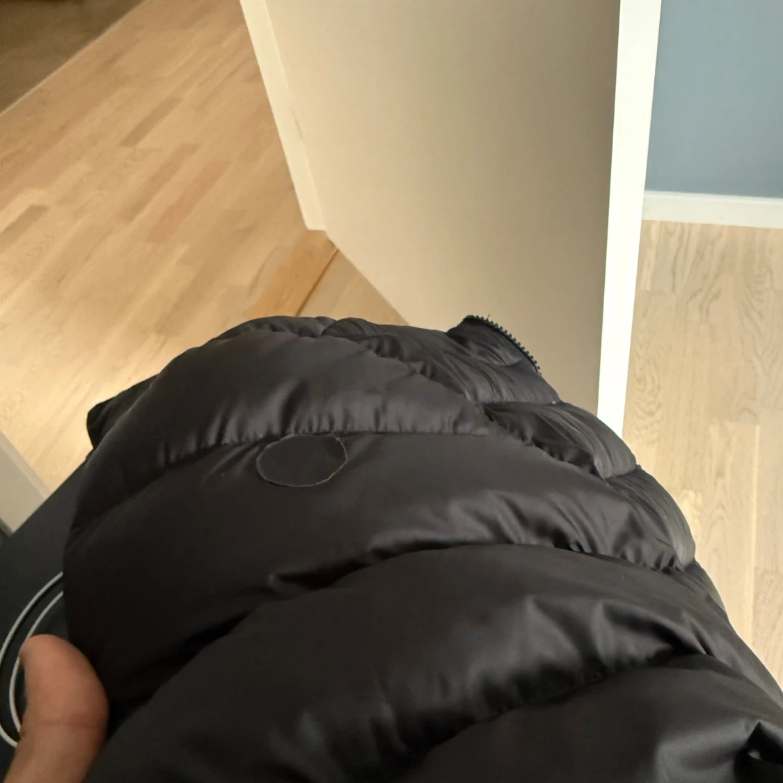 Svart dunjacka från Colmar med huva - 2