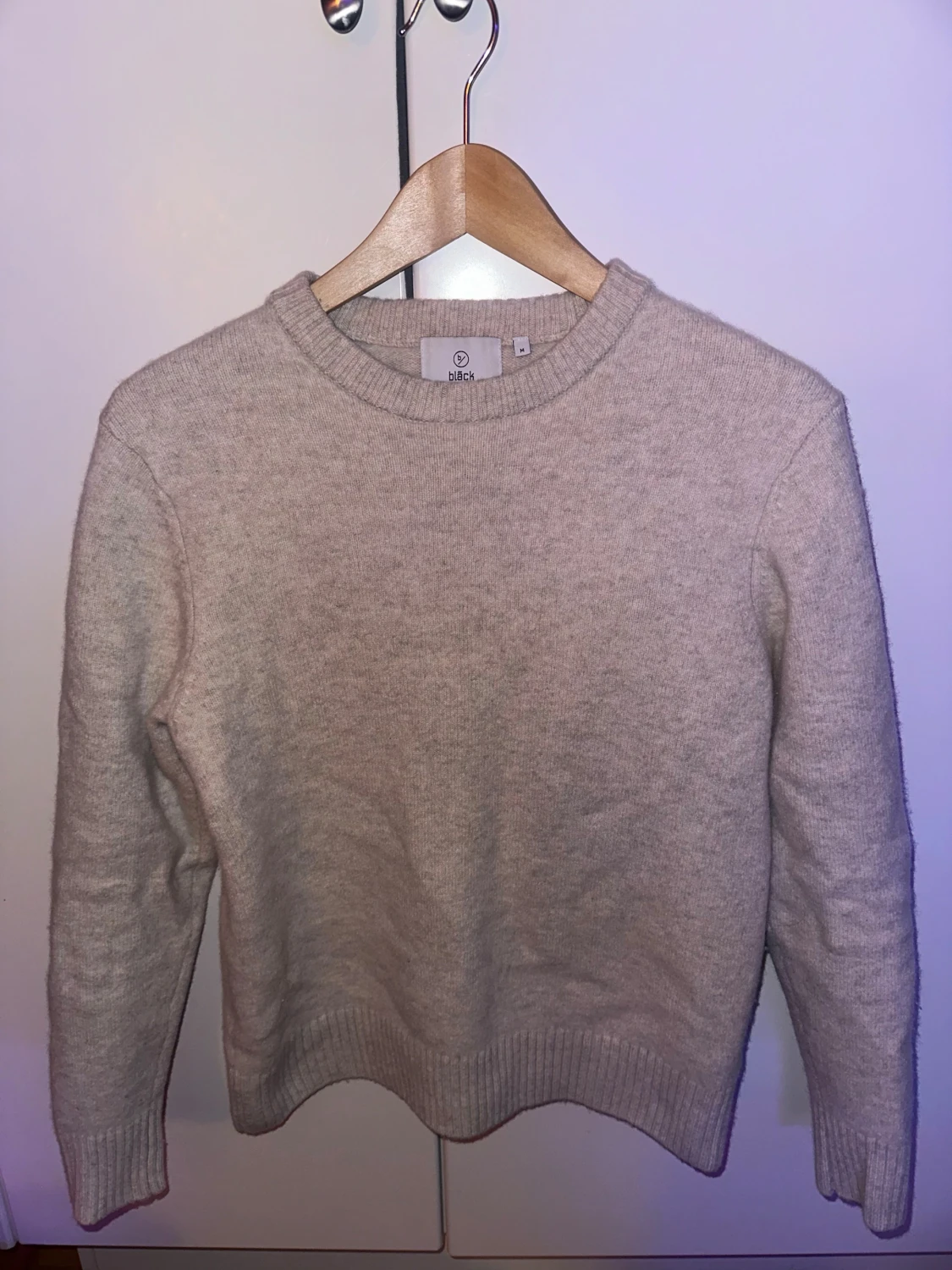 Beige stickad tröja från Bläck