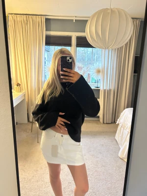 Vit jeanskjol  - Jättefin vit jeanskjol som är helt oanvänd!