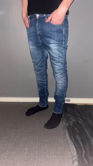 Tiger of sweden  - Slim jeans - Tiger of sweden - Storlek: W29/L32  - Mycket fint skick - Nypris: 1599kr - Vårt pris: 299kr - hör av dig vid funderingar 💫