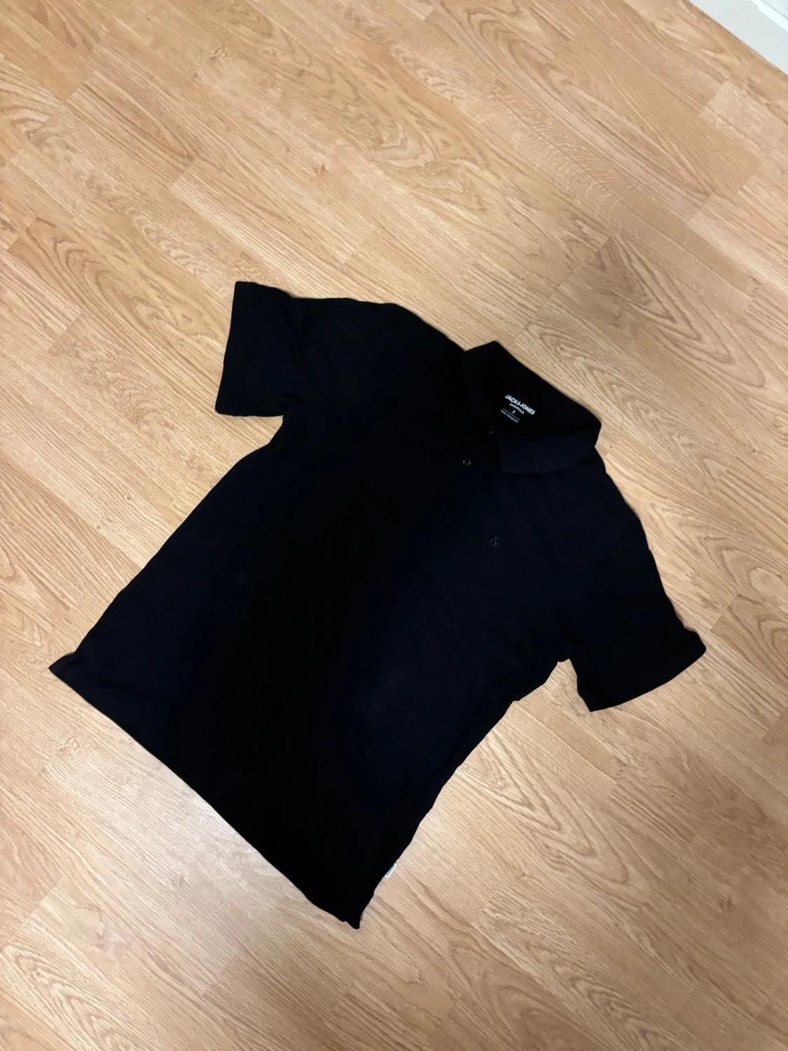 Svart pikétröja från Jack & Jones - 1