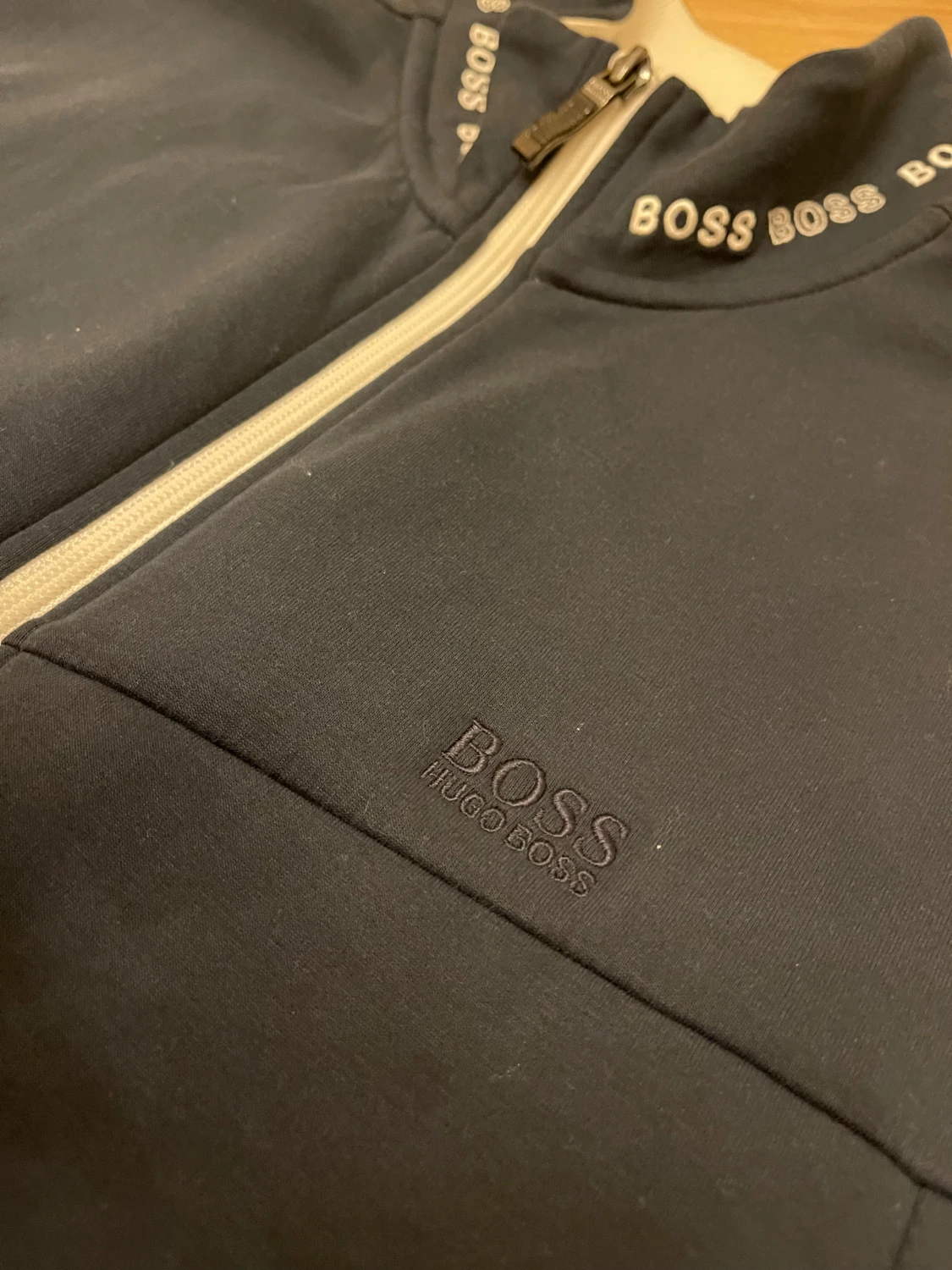 Mörk blå zipjacka från Hugo Boss - 1
