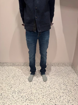 Nudie jeans  - Nudie jeans - Modell: Grim Tim - Storlek: W28/L32 - skick: 9/10 - Nypris runt 2000kr