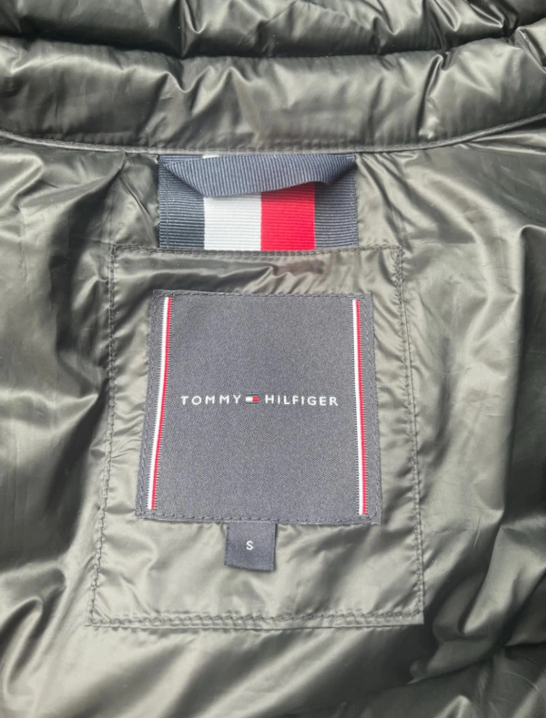 Svart dunväst från Tommy Hilfiger - 1