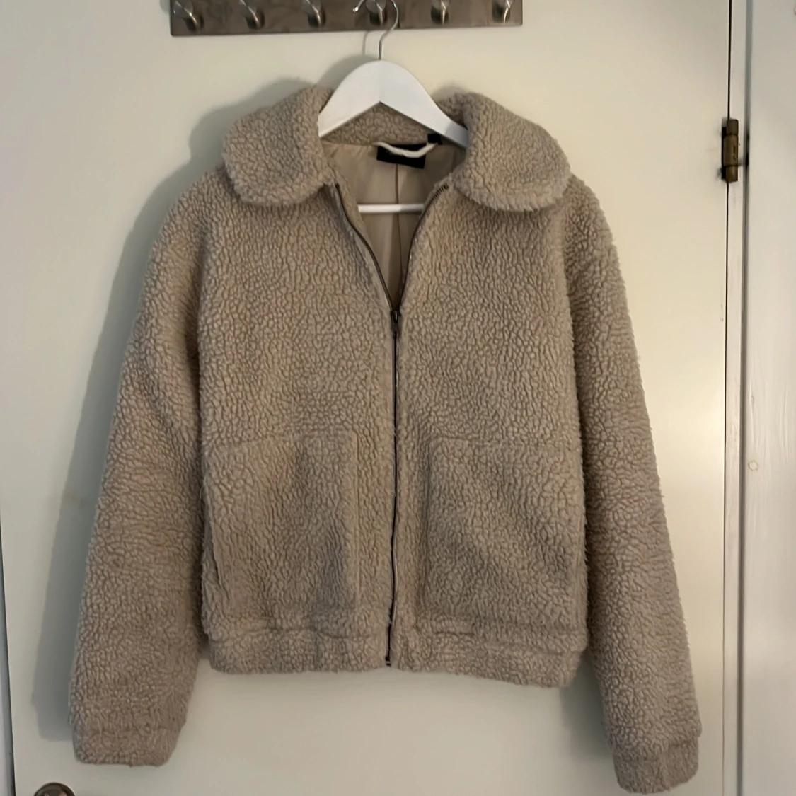 Beige teddyjacka från Tindra XS