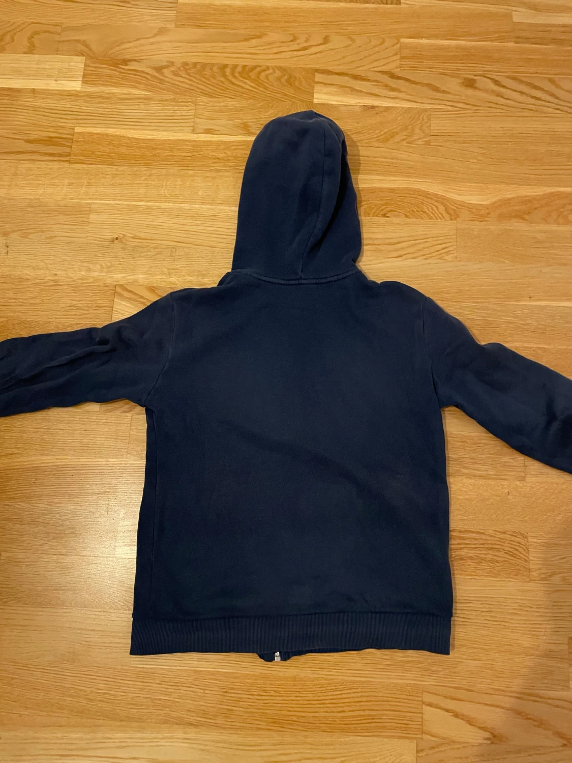 Mörkblå hoodie med dragkedja - 1