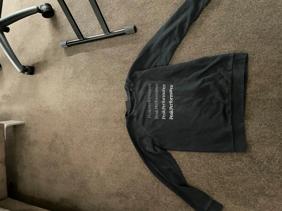 Svart Peak Performance sweatshirt 160 - 1