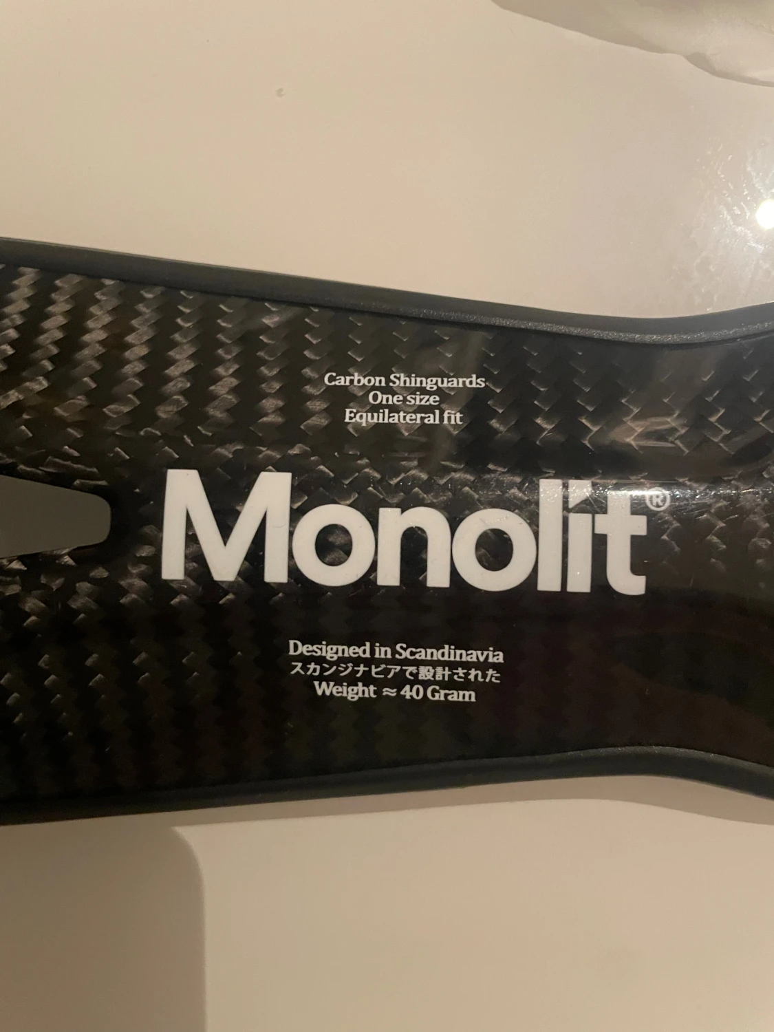 Monolit benskydd i kolfiber - 1