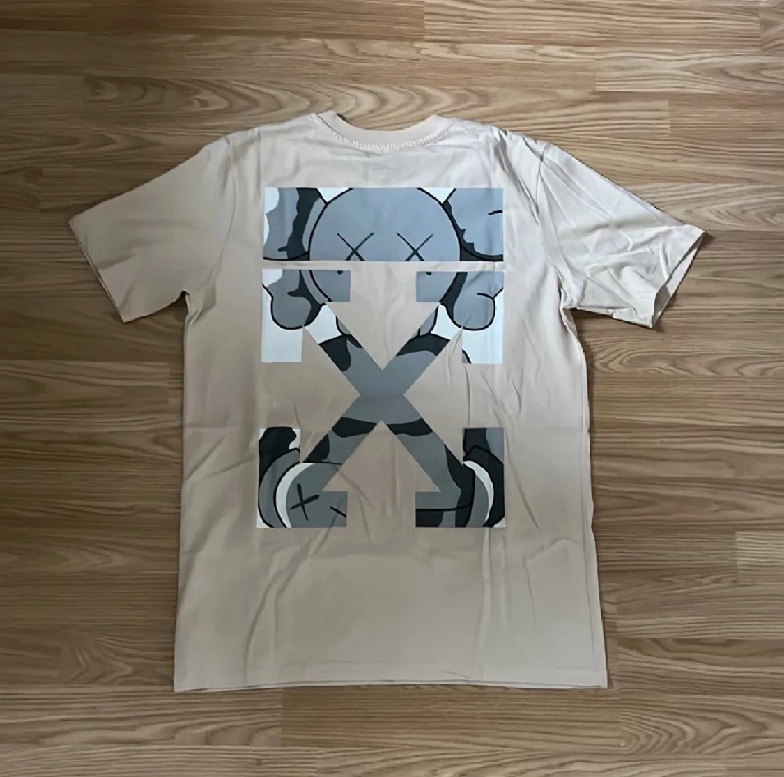 Beige Off-White t-shirt med tryck - 1