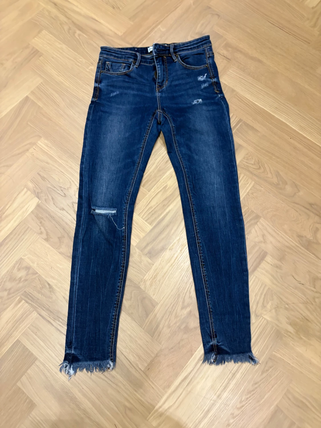Blå low waist jeans från Stradivarius