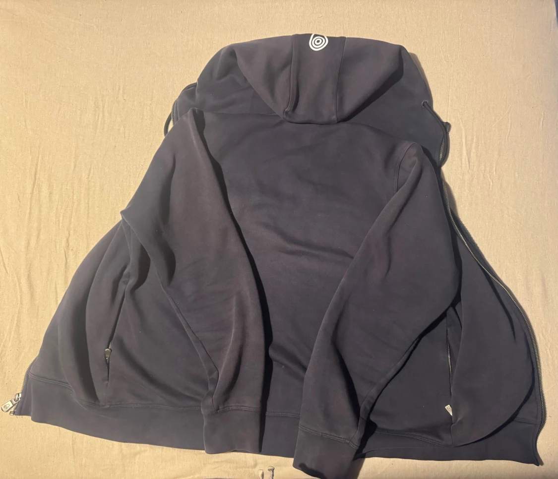 Mörkblå hoodie från Sail Racing - 2