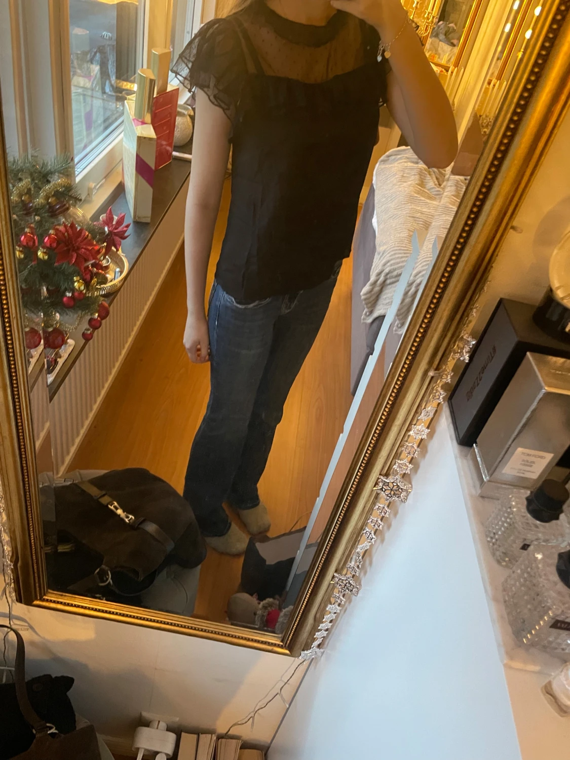 Svart blus med volang och prickig mesh💞 - 2