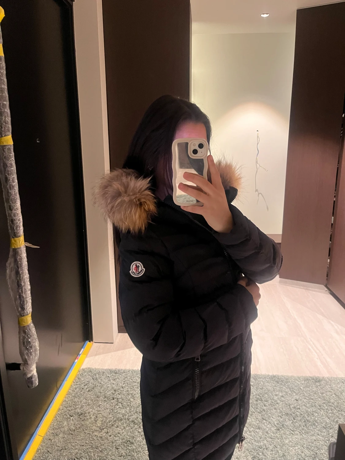 Svart Moncler dunjacka med päls - 1