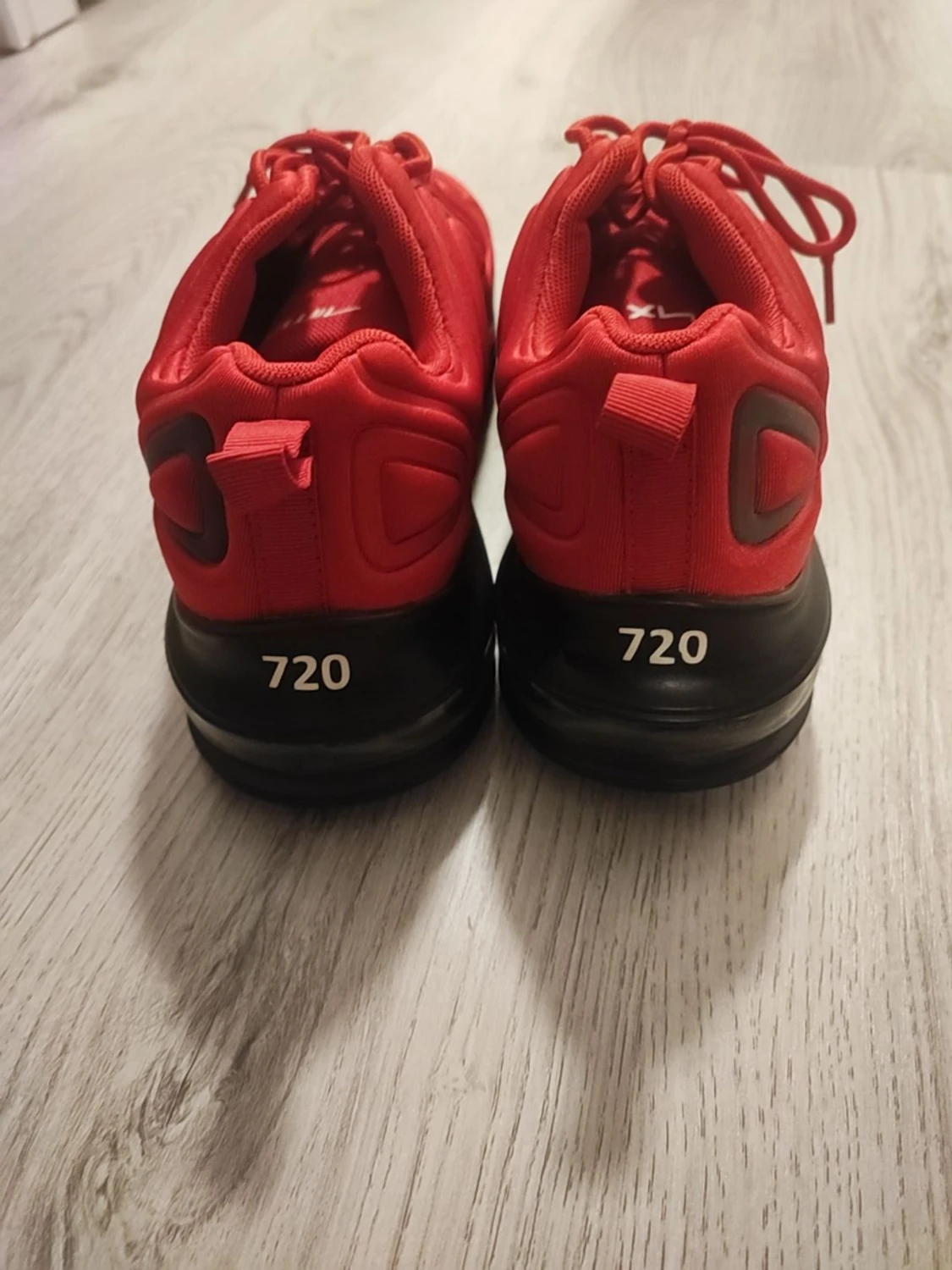 Nike Air Max 720 röda sneakers - 1