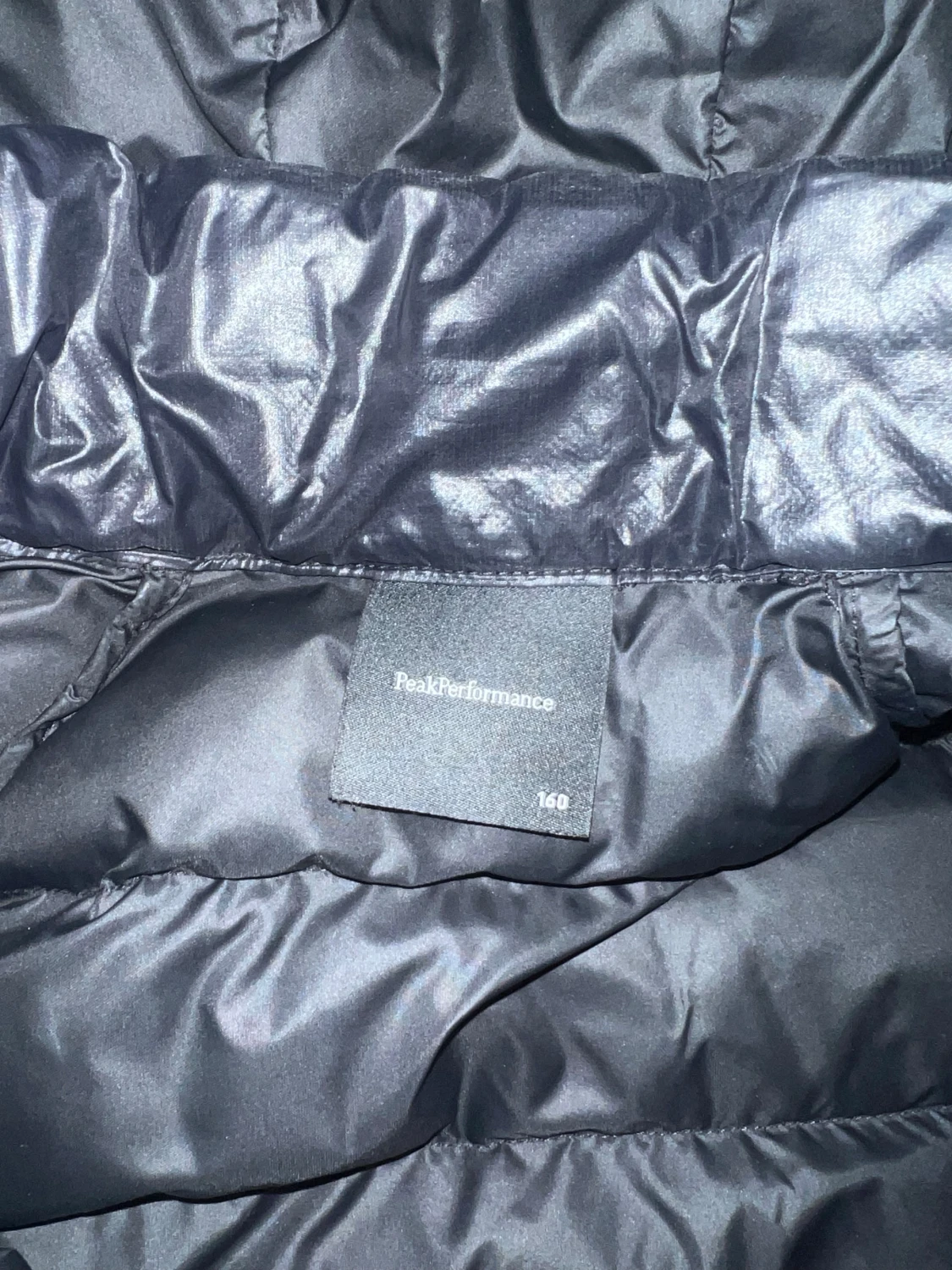 Svart dunjacka Peak Performance 160 - 3