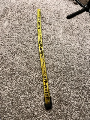 Off-White bälte - Säljer mitt off white bälte då det aldrig används längre! Väldigt fint skick