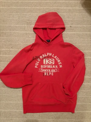 Ralph lauren hoodie - 🙌säljer nu denna sjukt feta och unika raffe hoodien i storlek S🙌 Pris kan gå ned vid snabb affär, andra frågor skriv bara❤️