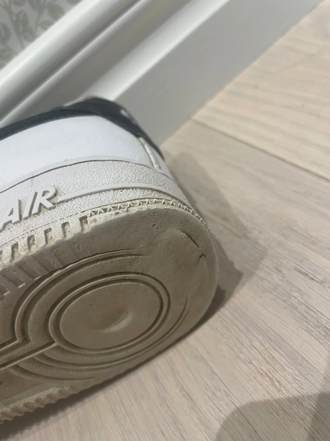 Nike Air Force 1 vita och svarta sneakers - 4