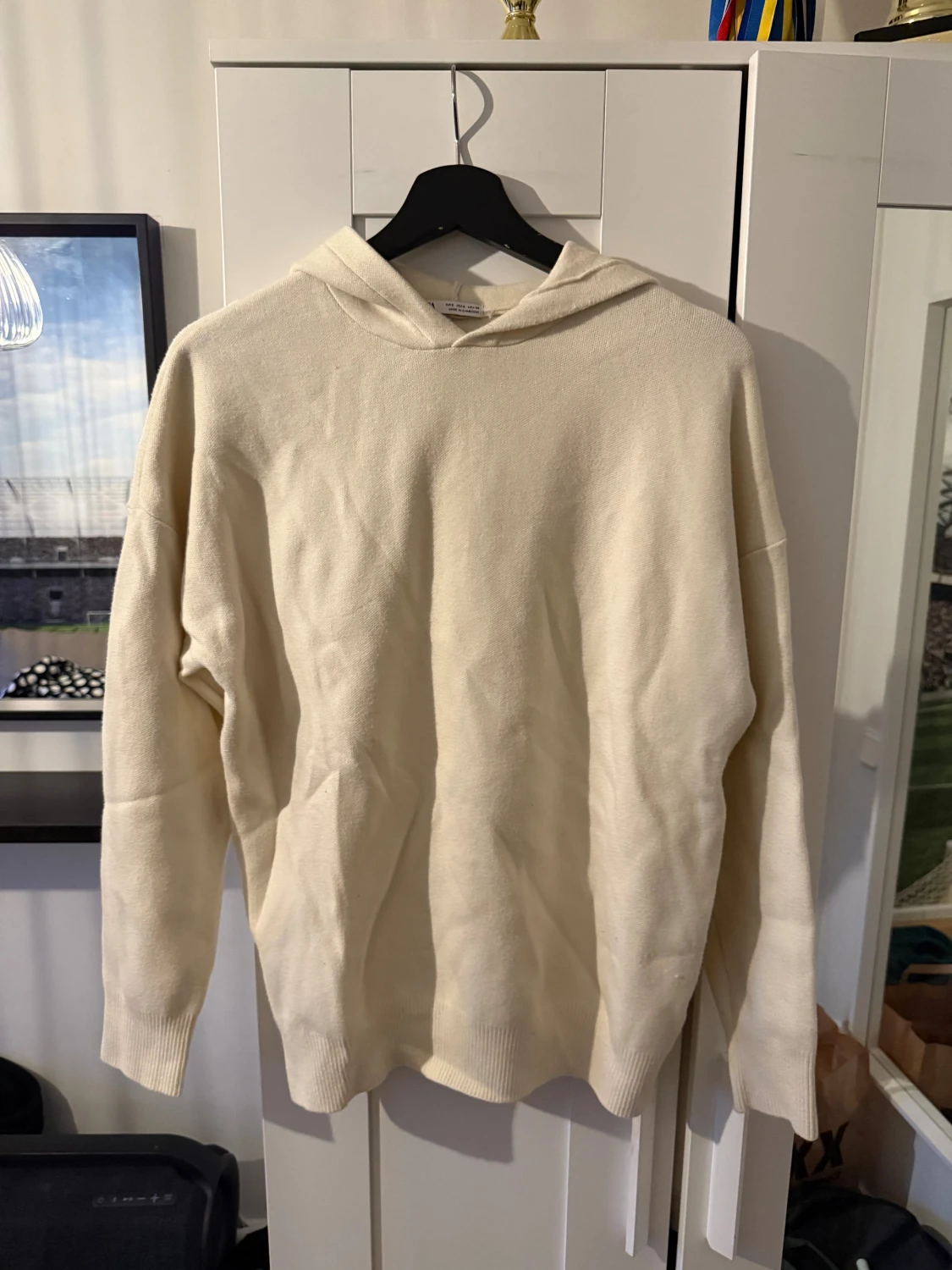 Beige hoodie från Zara i storlek S