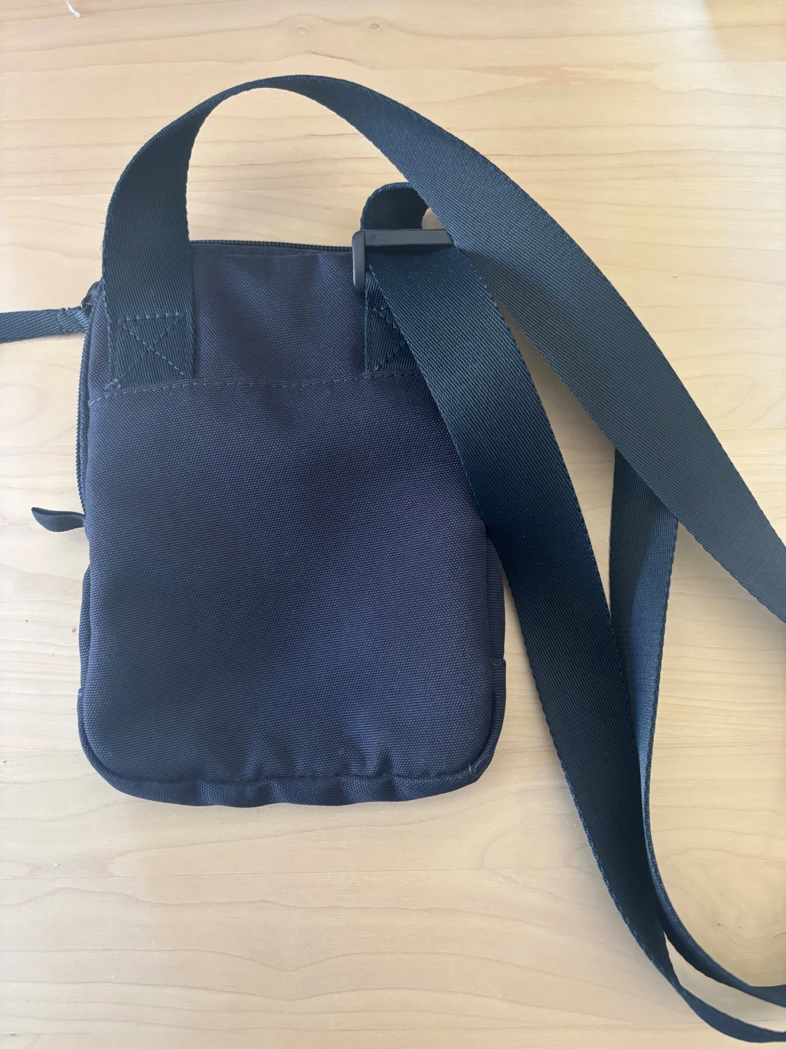 Mörkblå axelväska Tommy Hilfiger - 1