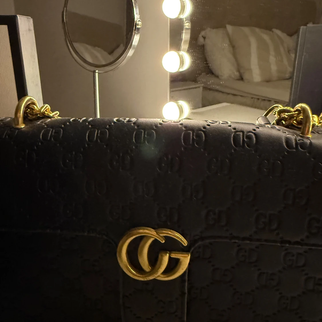 Svart axelväska  - 1