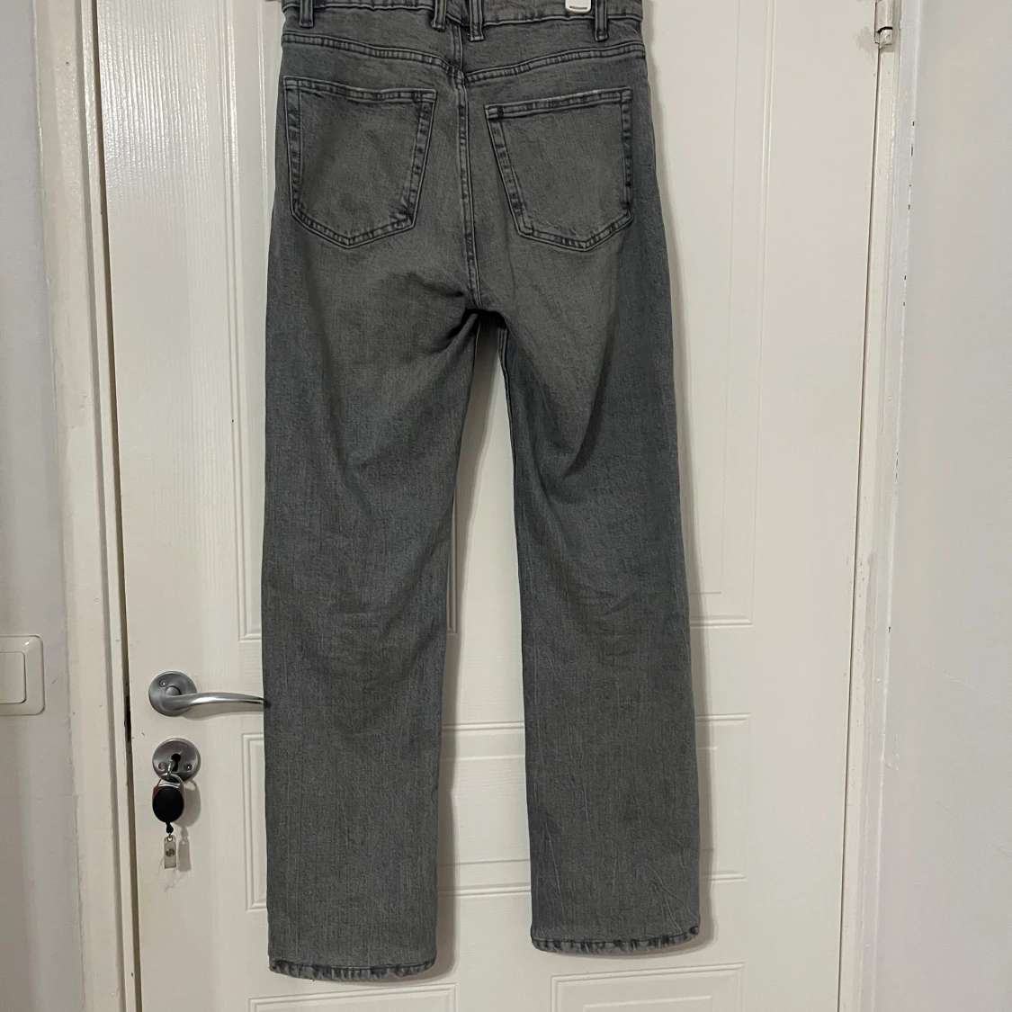 Grå raka jeans från Zara, strl 36 - 2