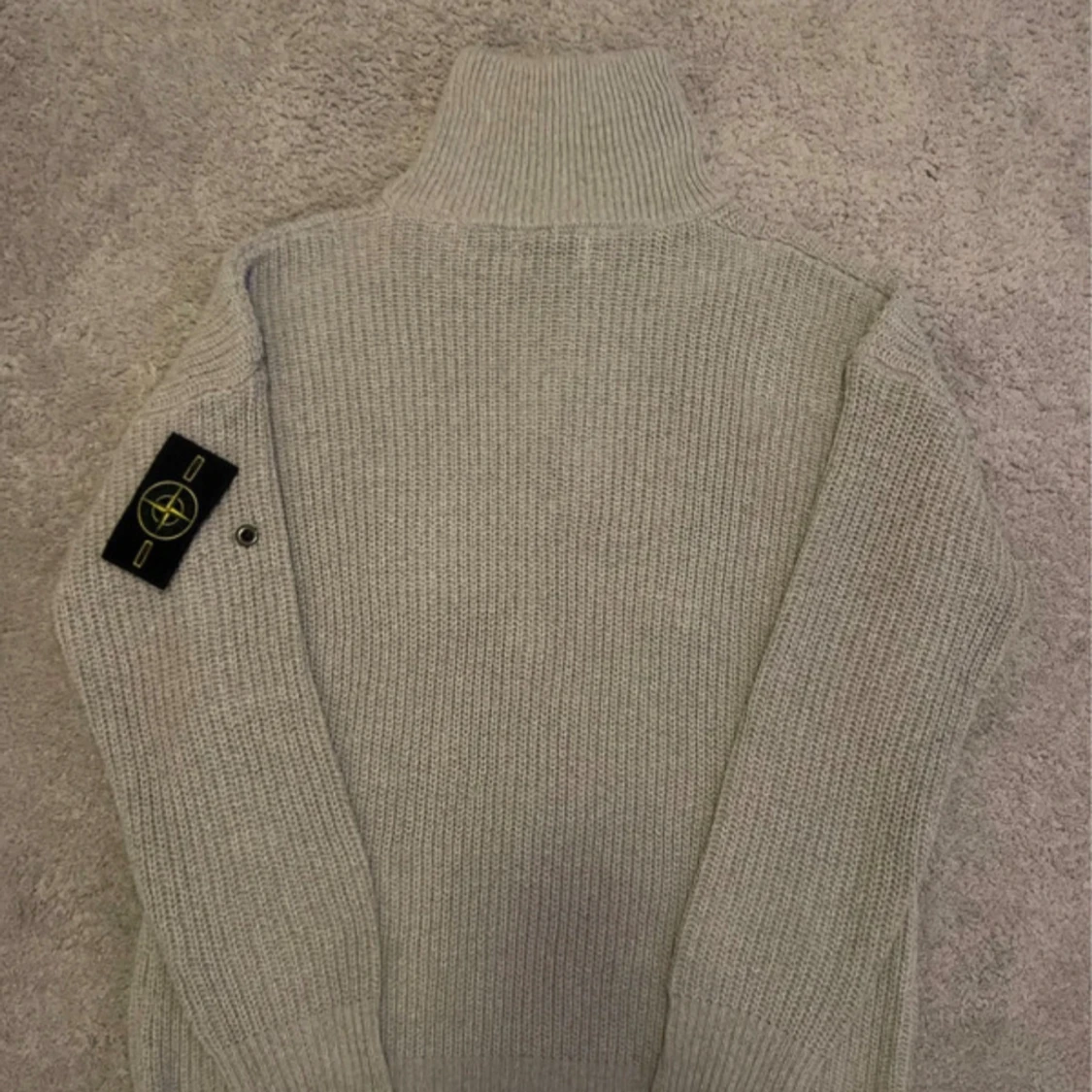 Grå stickad kofta från Stone Island - 1