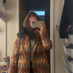 Missoni jacka  - Intresskoll på min super fina och unika Missoni jacka, använd fåtalet gånger alltså väldigt fint skick!