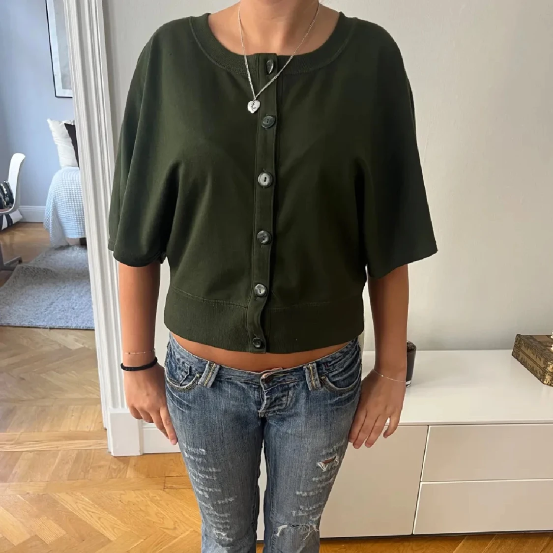 Mörkgrön kofta med vida ärmar - 1