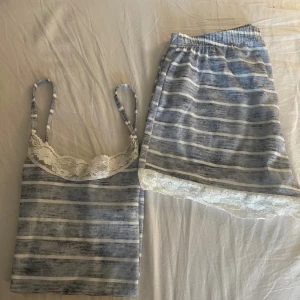 Mjuk pyjamas set med spets - Mycket bra skick, nyköpt, st XXS (säljer för dom inte kommer till användning)