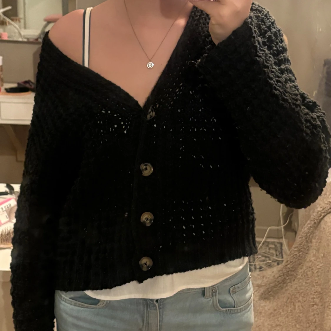 Svart stickad kofta med knappar - 1