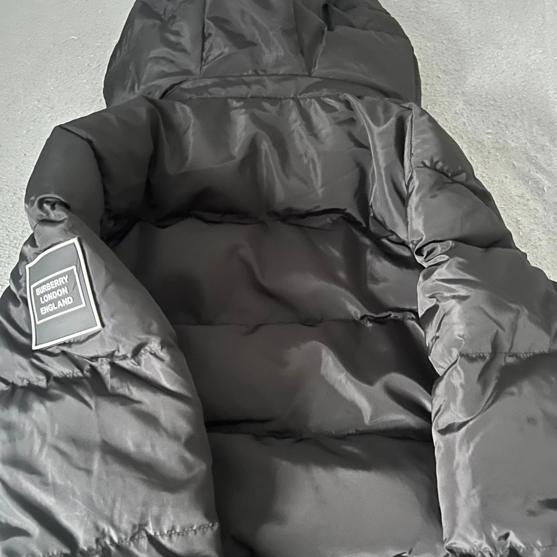 Svart pufferjacka från Burberry - 1