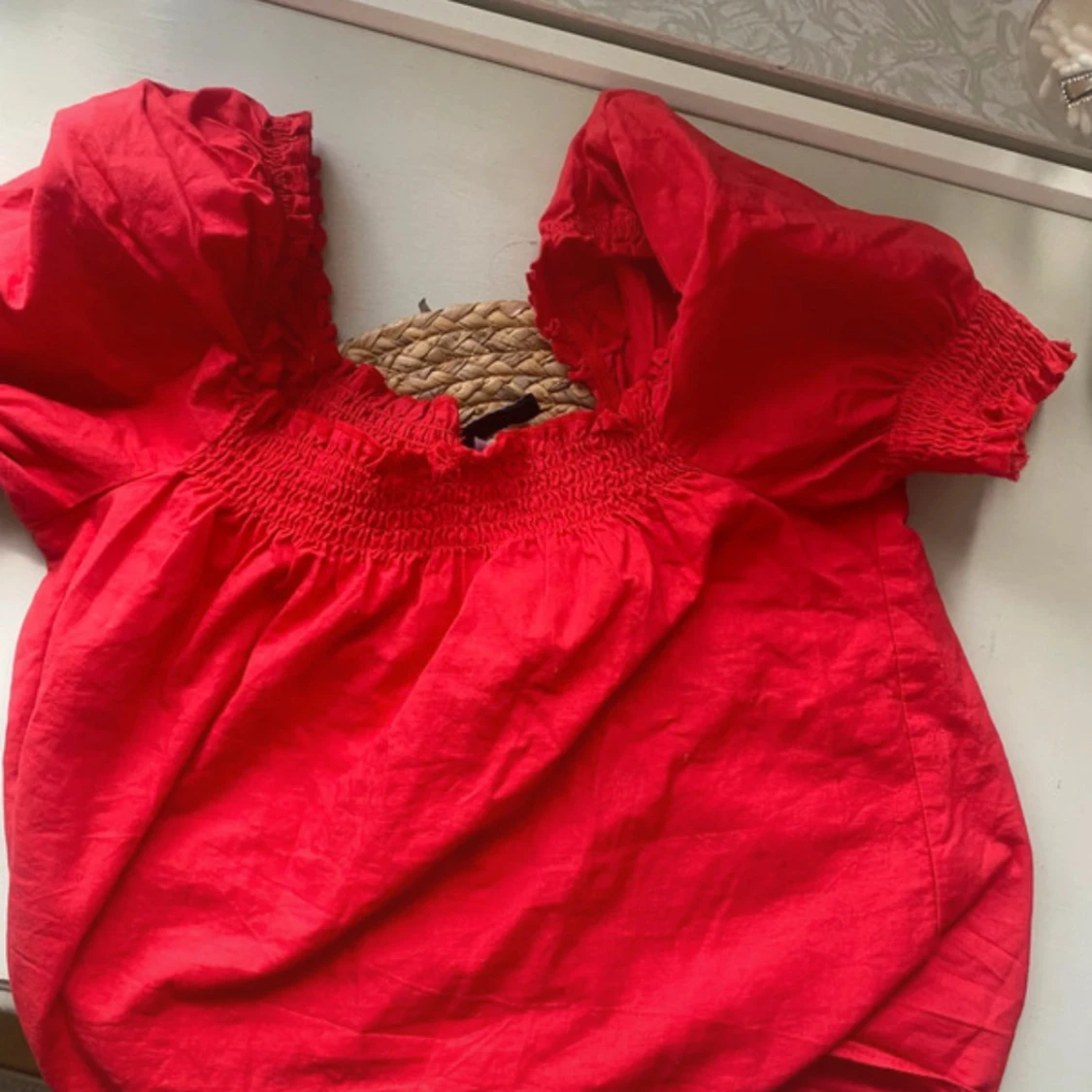 Röd smockad blus från H&M - 1