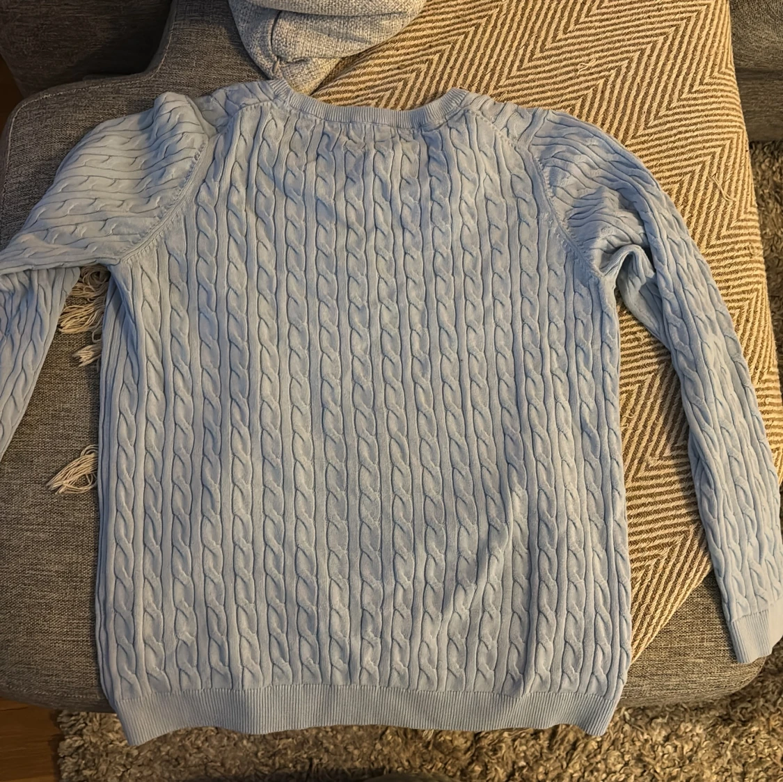 Ljusblå kabelstickad tröja Basic You - 2