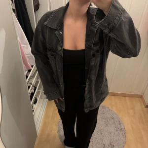Jeans jacka  - Knappt använd 
