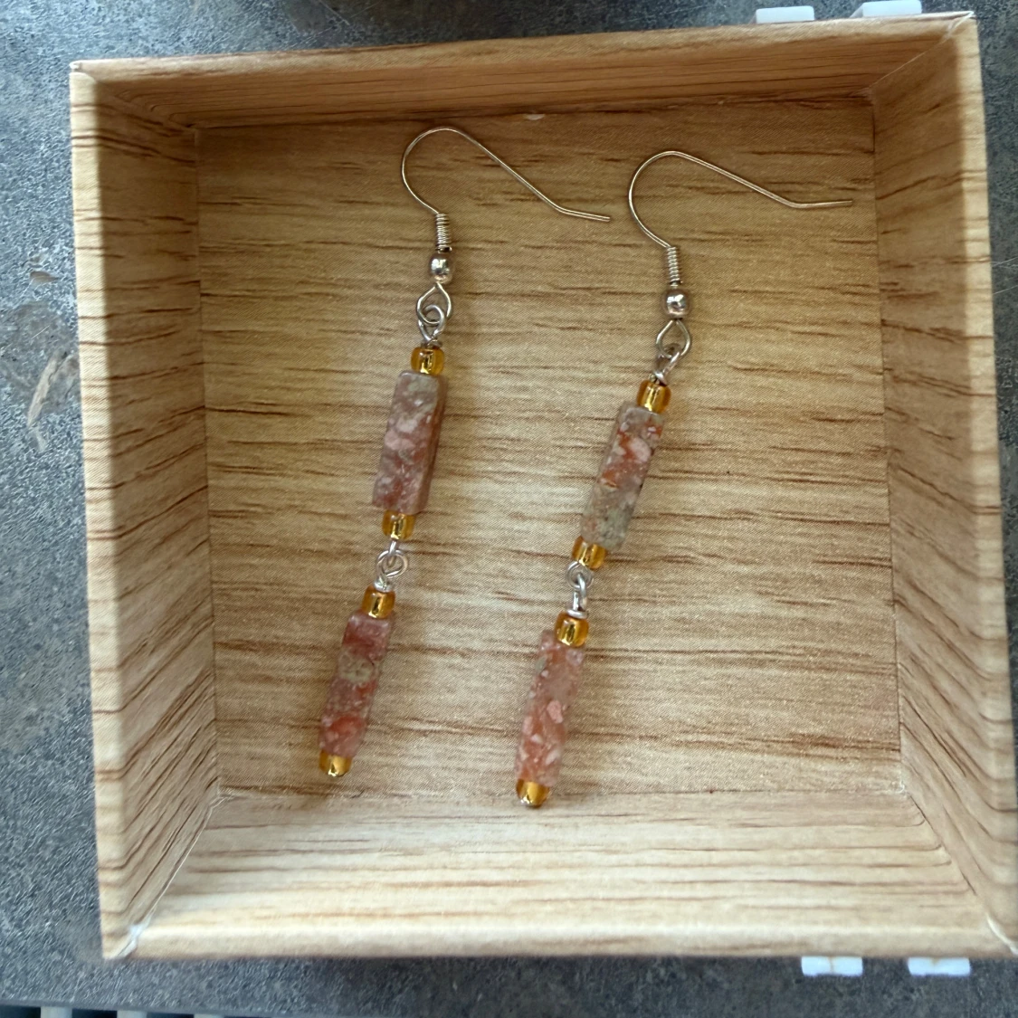 Nya Långa örhängen med naturstenpärlor  - 2