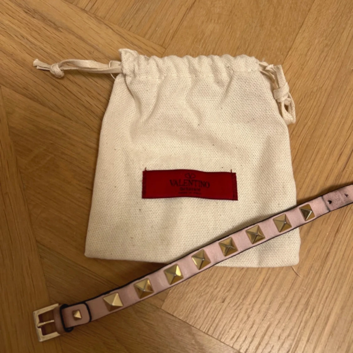 Valentino Garavani rosa armband med nitar - 2