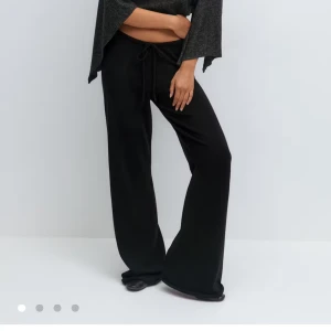 Knitted byxor  - Trendiga knitted pants från Gina. De är helt nya och aldrig använda. (Det var fel storlek) 