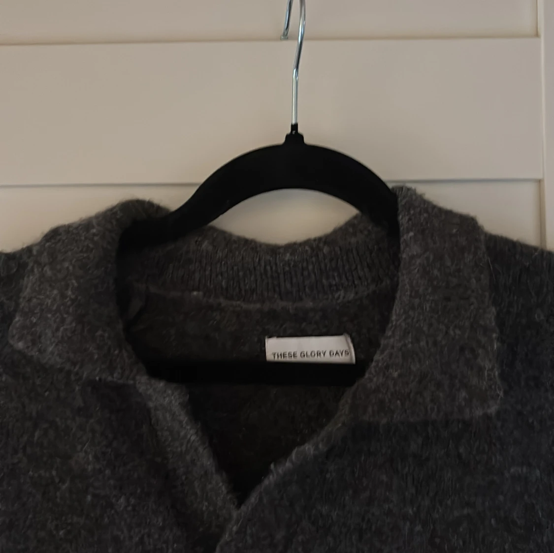 Grå stickad tröja från These Glory Days - 1
