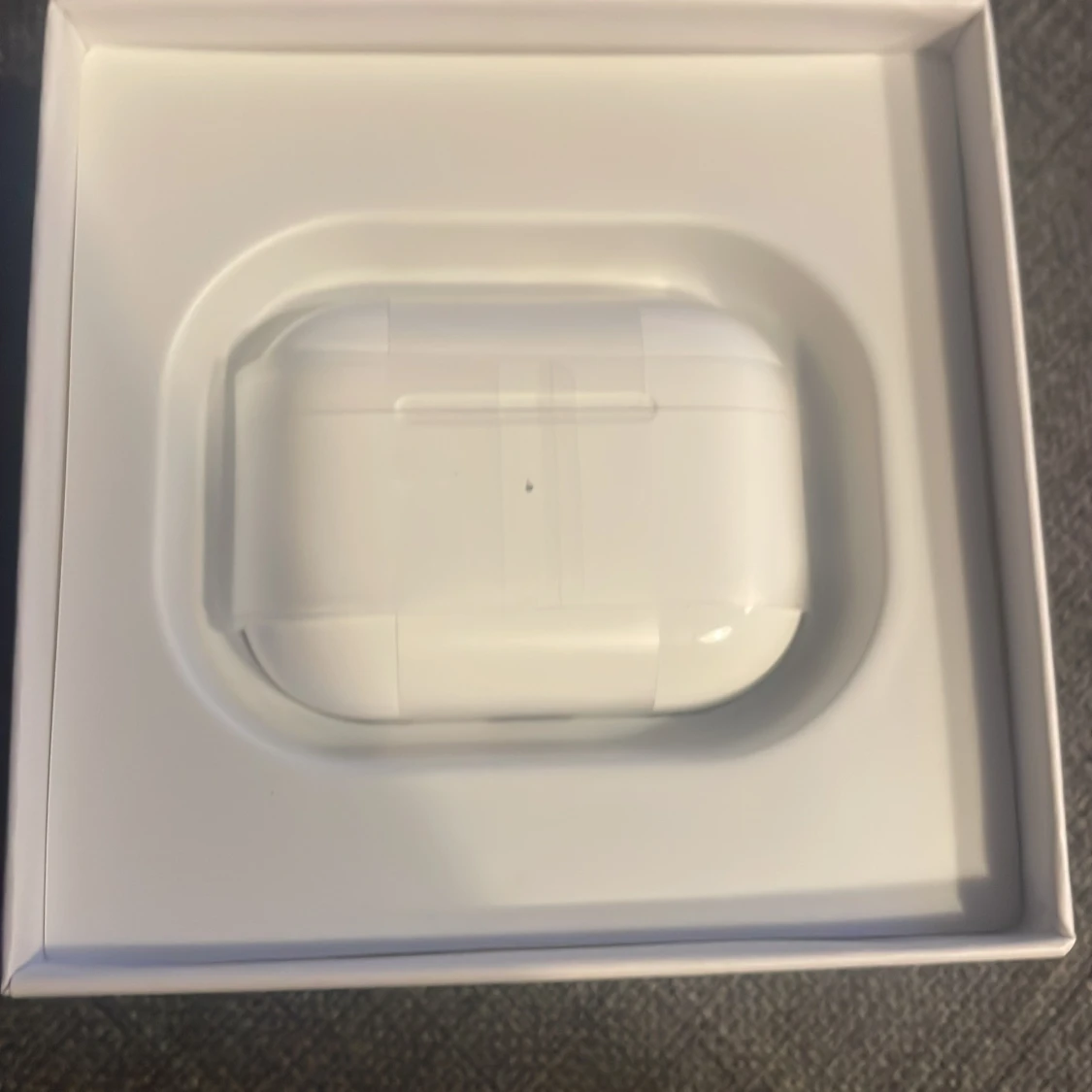 AirPods Pro (2nd generation) with MagSafe Charging Case (USB-C) - 3
