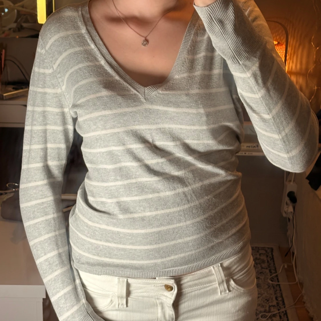 Gråvit randig tröja  - 2