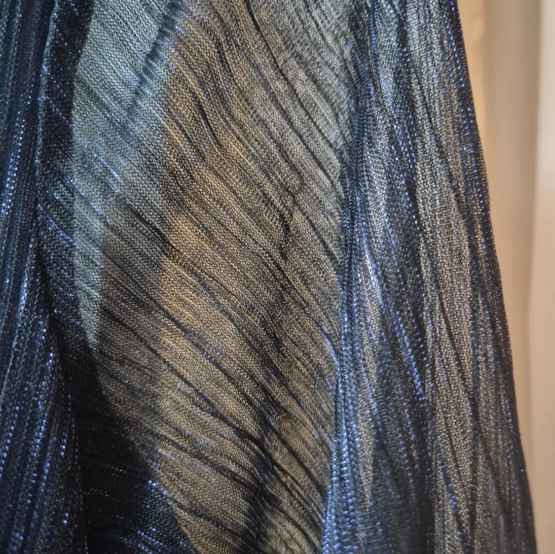 Glittrig omlottklänning från Kappahl - 3