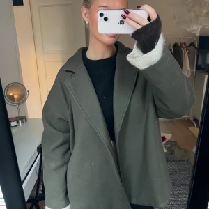 Grön kappa från Gina! - Så fin perfekt nu till höst och vinter🤗