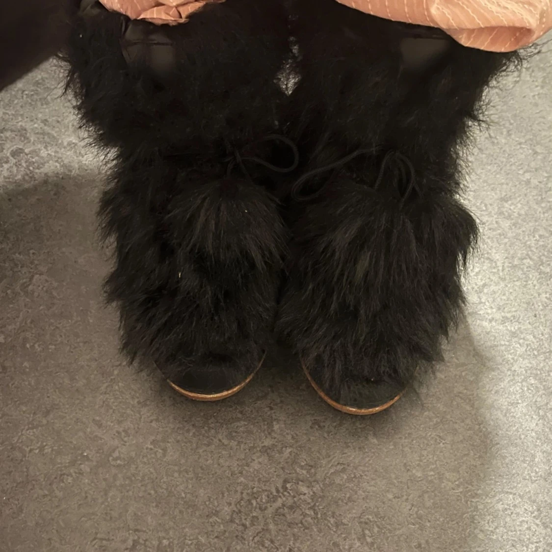 Svarta pälsboots med snörning - 90