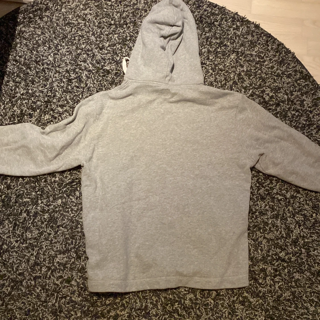 Grå hoodie från Boomerang med tryck - 1