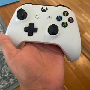 XBOX ONE S ALL DIGITAL EDITION. skickas ej - Funkar bra. 