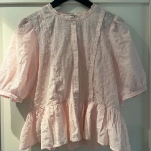 Rosa blus - Rosa blus from Lindex i storlek xs. Mycket bra skick.