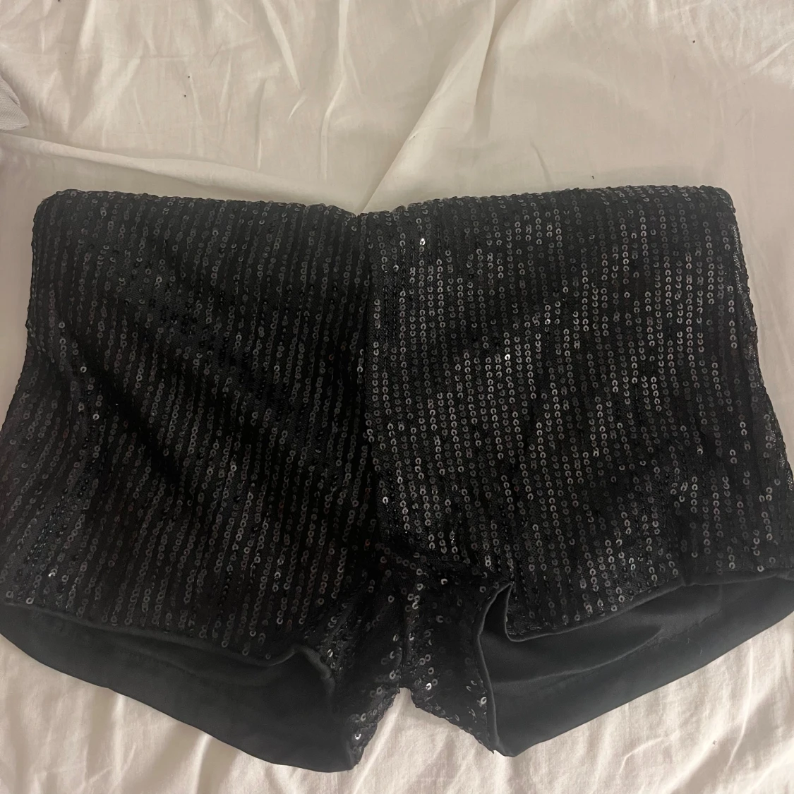 Svarta paljettshorts  - 1