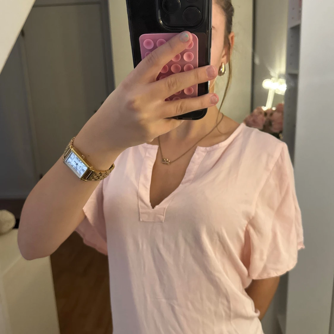 Ljusrosa blus med v-ringning - 3