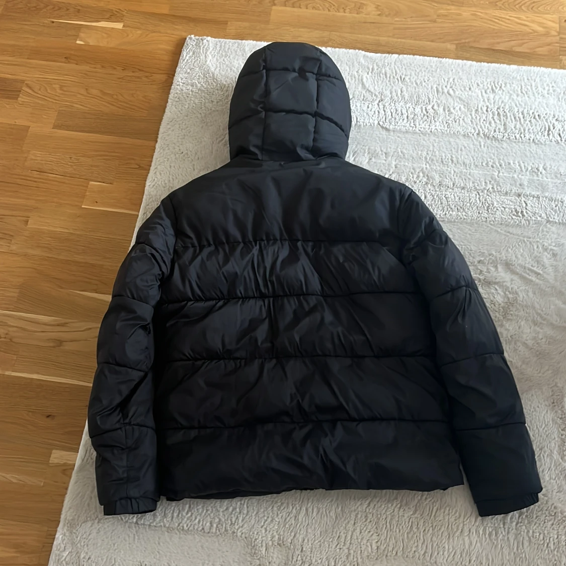 Svart pufferjacka från Jack & Jones - 1